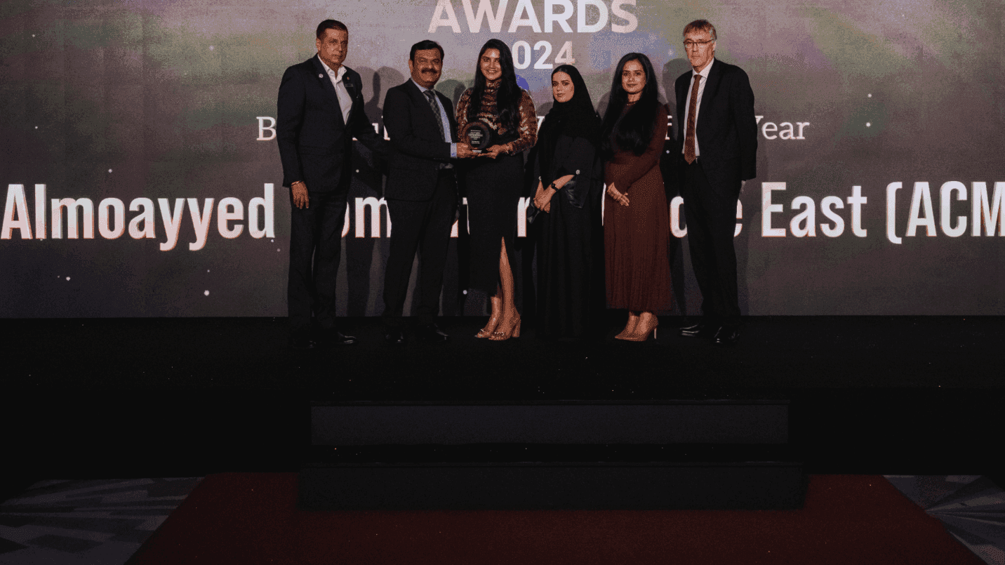 ACME team receiving Best Multi-Cloud Vendor of the Year award at GITEX 2024